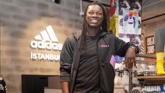Adidas yeni mağazasını Akmerkez’de ünlü futbolcu Bafétimbi Gomis ile açtı